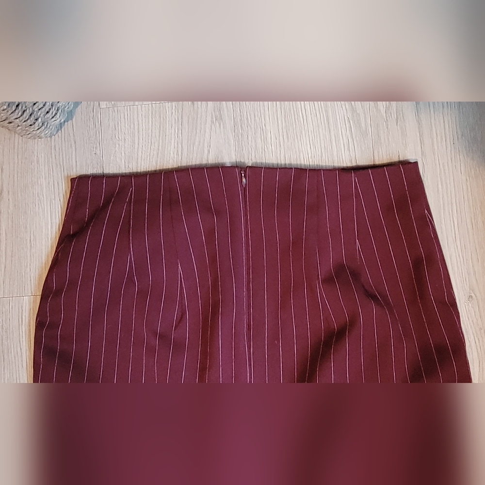 Express Burgundy Pinstripe Skirt, Women's Size 8 - Picture 9 of 11